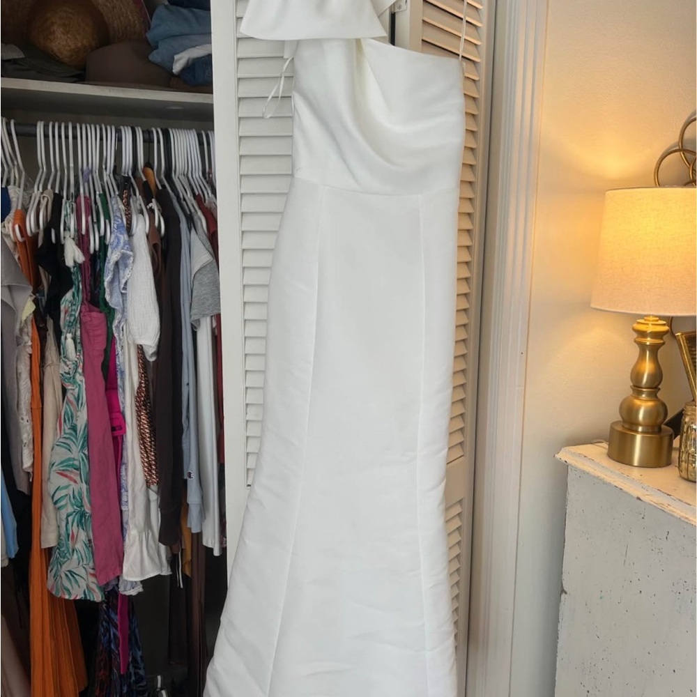 Elegant White Strapless Gown
